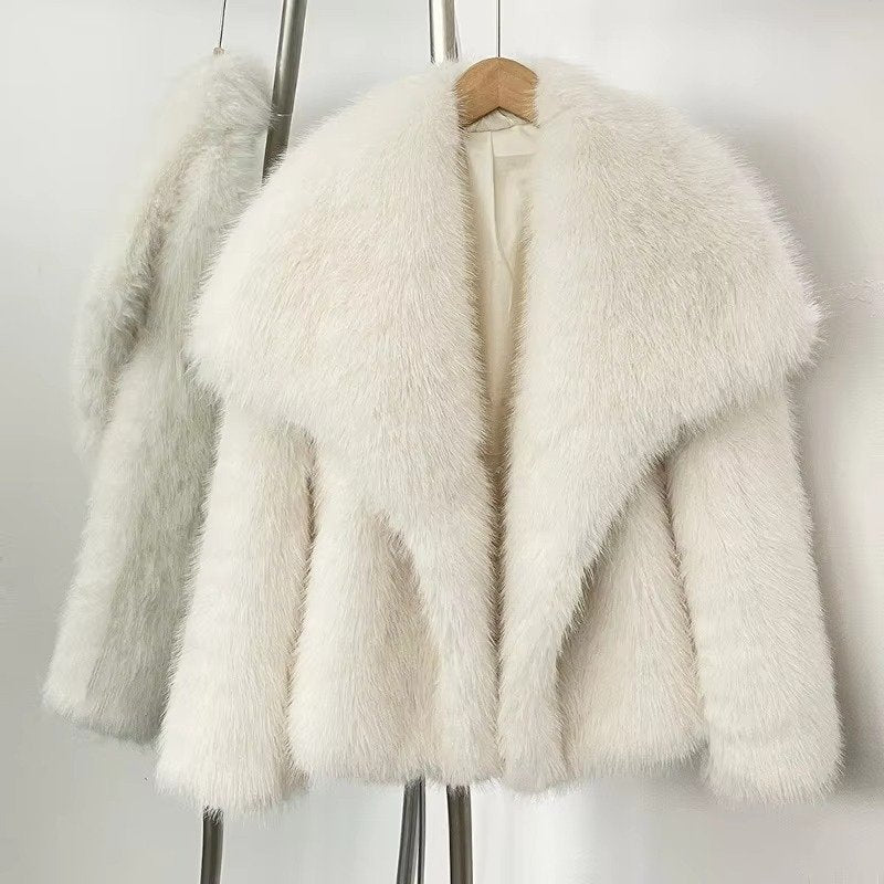 Women's Cropped Faux Fur Jacket - Apricot